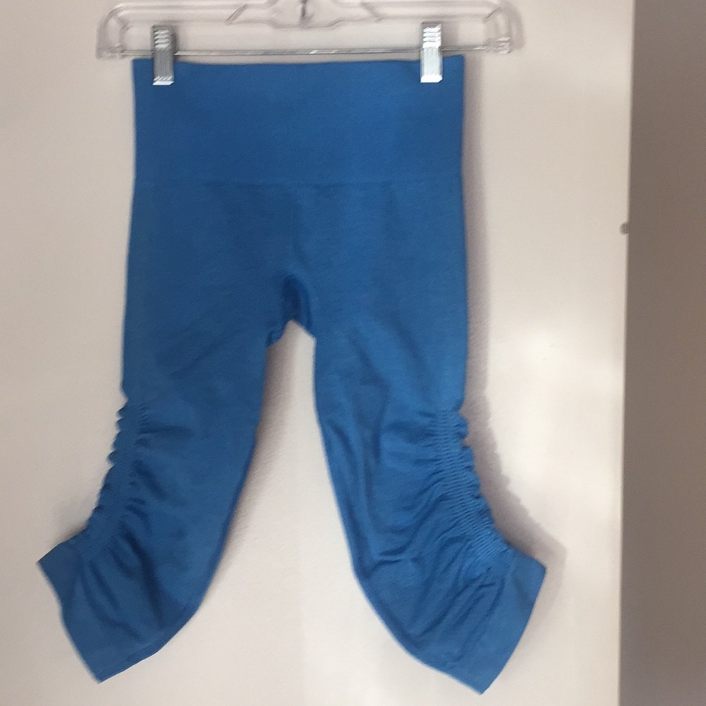 Lululemon in the flow crops royal blue size 2
